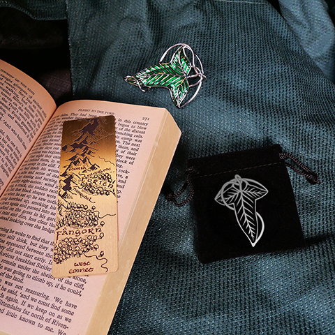Pack Broche de la Lorien et marque page métal - Le Seigneur des Anneaux Pack Broche de la Lorien et marque page métal - Le Seigneur des Anneaux